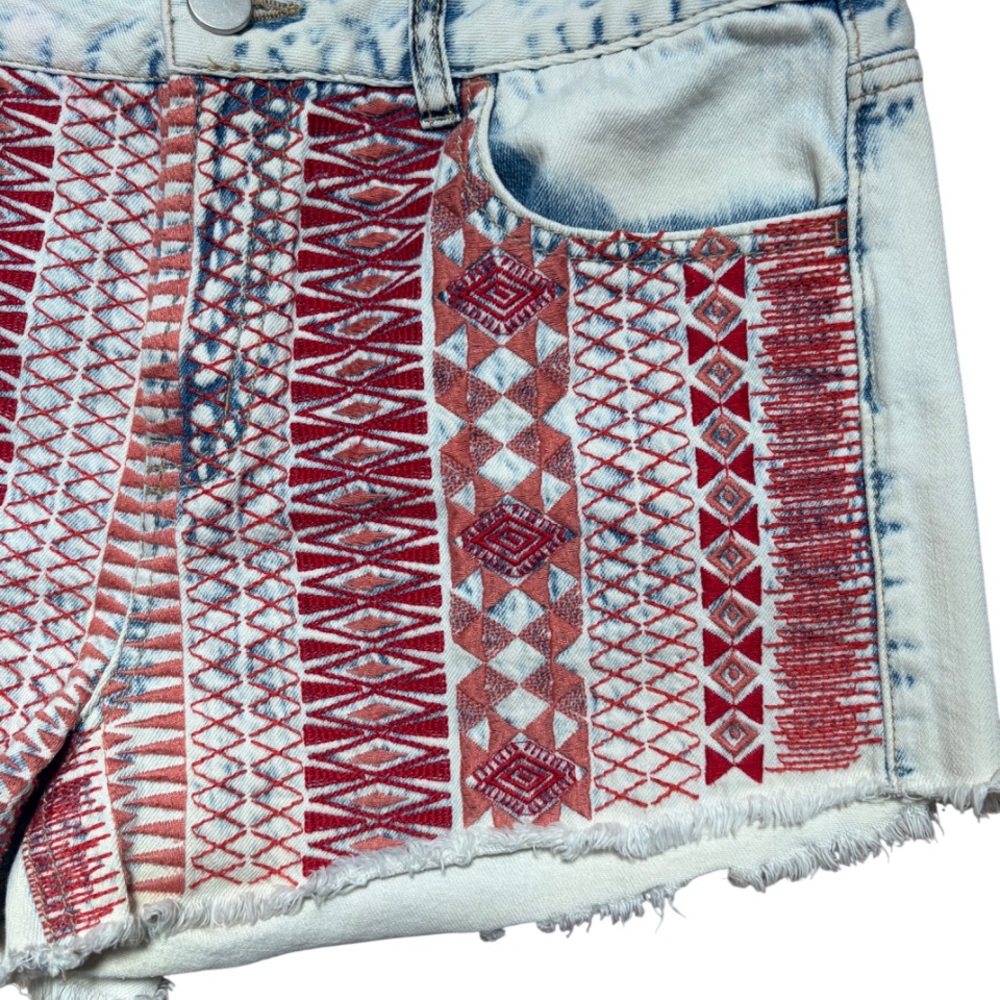 Design Lab Lord & Taylor Red Patterned Jean Shorts - Picture 3 of 5